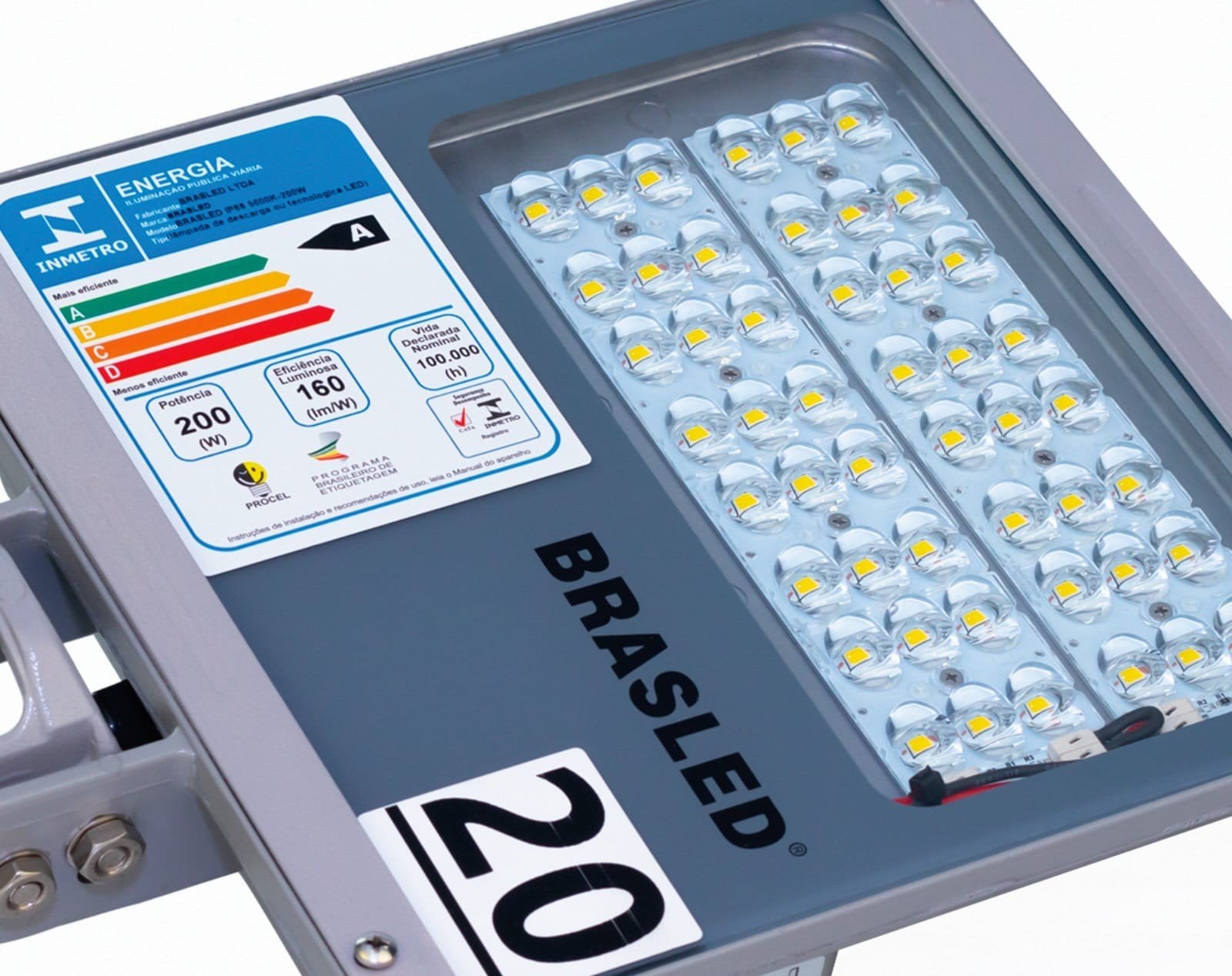 Luminária LED restaurada com selo INMETRO