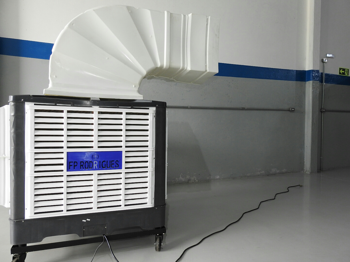 Climatizador industrial instalado em galpão